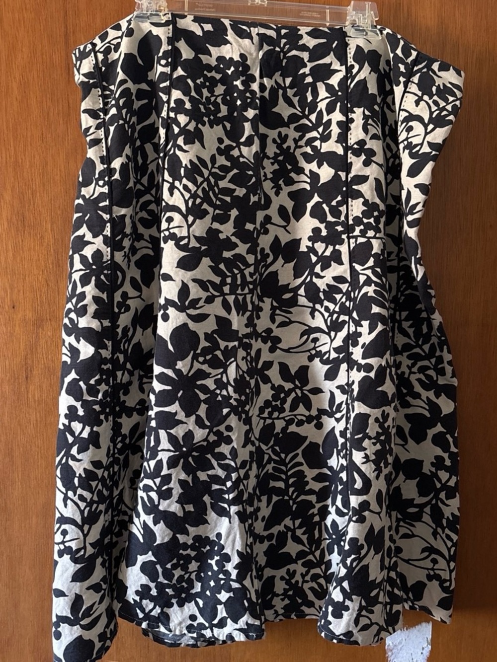 Avenue Black floral print on Cream A-Line Skirt size 18 great versatile piece